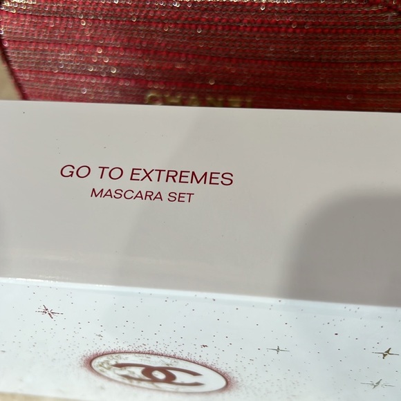 CHANEL Holiday Go to Extremes Limited Edition Mascara set NIB - Picture 2 of 7